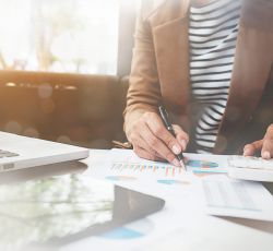 Abrechnung am Schreibtisch